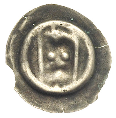 brakteat ok. 1360-1364, Zmodyfikowana brama- dwie kulki pośrodku, powyżej i poniżej krzyżyk, 0.13 g, BRP Prusy T14.5