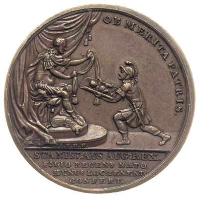 Narodziny syna gen. Alojzego Fryderyka Brühla, medal autorstwa J.F.Holzhaeussera 1781 r., Aw: Król w stroju antycznym okrywa niemowlę podane przez żołnierza, napis u góry, Rw: Napis poziomy ALOIS FRID. COM. A. BRÜHL..., Więcek 51, H-Cz.3861 (R1), Racz. 574, brąz 45 mm, 52.53 g medal upamiętniający symboliczne przyjęcie nowonarodzonego syna generała Brühla do Korpusu Artylerii, patyna