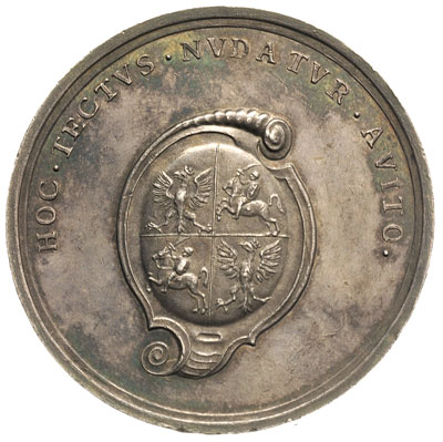 medal sygnowany A K (A. Karsteen), bez daty, wybity z okazji utraty tronu szwedzkiego przez Zygmunta III, Aw: Popiersie króla i napis SIGISMVND D G REX SVECIAE, Rw: Owalna tarcza z herbami Polski i Litwy, wokół napis HOC TECTVS NVDATVR AVIT (tym okryty z ojczyzny jest wyzuty), srebro 60.78 g, 51.5 mm, H-Cz. 1661 (R2), Racz. 63, ładna patyna, pięknie zachowany