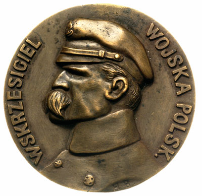 Józef Piłsudski wskrzesiciel Wojska Polskiego, medal sygnowany H.B. (Henryk Hertz-Barwiński), Aw: Popiersie Piłsudskiego i napis WSKRZESICIEL - WOJSKA POLSK., Rw: Napis KU CZCI / KOMENDANTA / JÓZEFA PIŁSUDSKIEGO / III BAON brąz 79 mm, Strzałkowski 418 (RR), ślad po zawieszce, rzadki