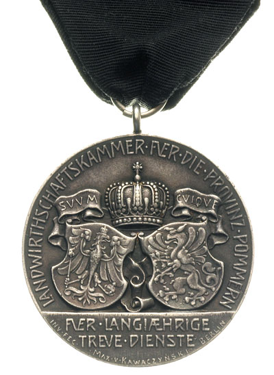 nagrodowy medal z uszkiem i czarną wstążką autorstwa Maxa v. Kawaczyńskiego -Izby Rolniczej prowincji Pomorze, srebro 24.19 g, patyna