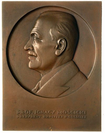Ignacy Mościcki -plakieta sygnowana J. AVMILLER, 1936 r., We wklęsłym kręgu głowa Prezydenta w lewo, niżej napis PROF. IGNACY MOŚCICKI / PREZYDENT RZPLITEJ POLSKIEJ, brąz 70 x 90 mm, na stronie odwrotnej sygnatura MENNICA PAŃSTWOWA, Strzałkowski -plakiety 52