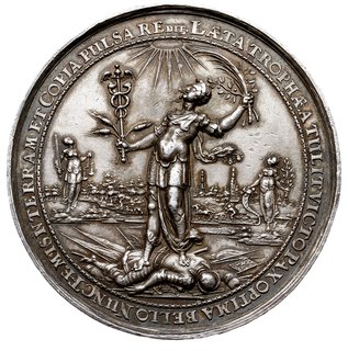 Rozpoczęcie rokowań pokojowych podczas wojny trzydziestoletniej 1644 r. -medal sygnowany SD (Sebastian Dadler), Aw: Postacie alegoryczne Wojny i pokoju w walce. Z lewej ręka trzymająca globus z prawej włócznia i kartusz oparte o złamane drzewo, niżej sygnatura SD i data 1644, wokoło napis AMBIGUO PAX ET BELLUM LUCTAMINE CERTANT PAX EUROPA VOVET, LAETA TROPHAEA FERAT !, Rw: Na tle panoramy miasta Münster alegoria Pokoju depcząca Wojnę, po bokach Sprawiedliwość i Bogactwo, niżej data 1644, wokoło napis LAETA TROPHAEA TULIT VICTO PAX OPTIMA BELLO NUNC TEMIS IN TERRAM ET COPIA PULSA REDIT, srebro 61 mm, 54.12 g, Maue 54, Więcek 117, pięknie zachowany i efektowny egzemplarz ze starą patyna