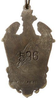 odznaka pamiątkowa 240 Ochotniczego Pułku Piechoty, bita w mosiądzu srebrzonym 55 x 32 mm, na stronie odwrotnej numer 596 i sygnatura E M UNGER / LWÓW, Stela 14.2.42, rzadka