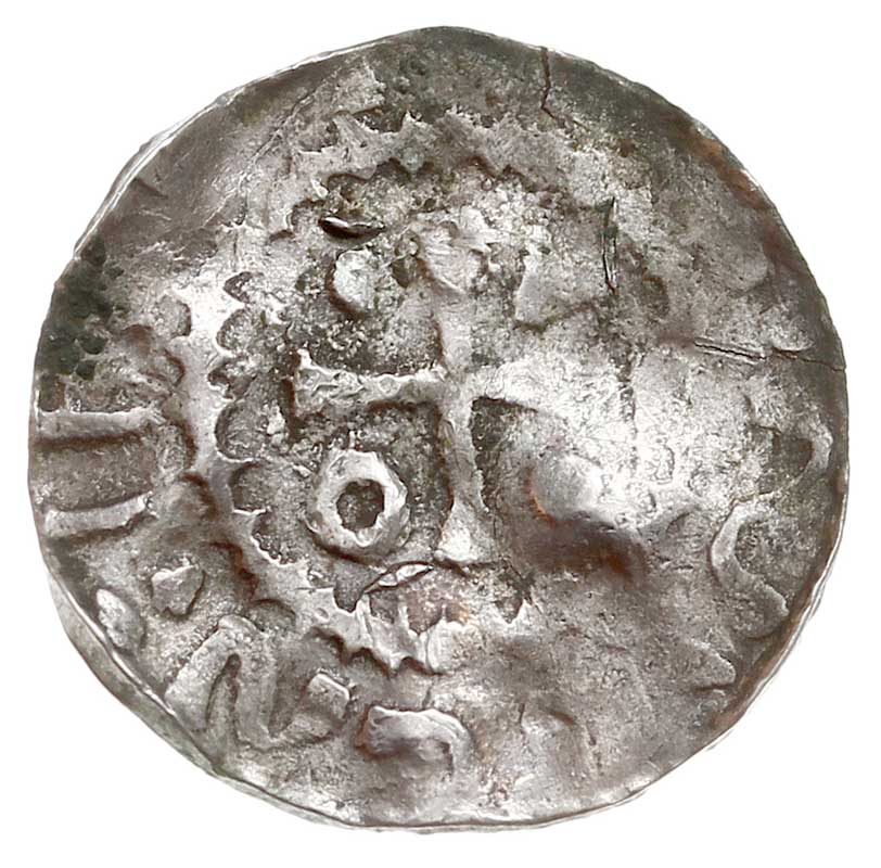 naśladownictwo denara typu ratyzbońskiego, Aw: VVIC pod dachem kościoła, Rw: Krzyż prosty z kulkami i kółkiem, srebro 1.24 g