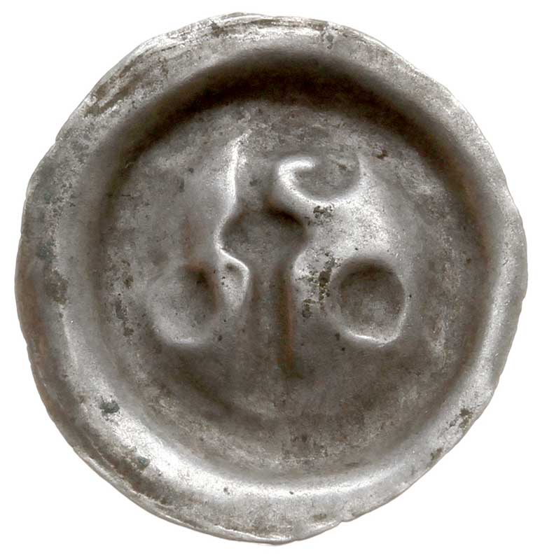 brakteat guziczkowy, koniec XIII w., Pastorał między dwiema dużymi kulkami, Wieleń 39, podobny do Dbg 166, lecz znacznie lżejszy a kulki większe, srebro 0.21 g