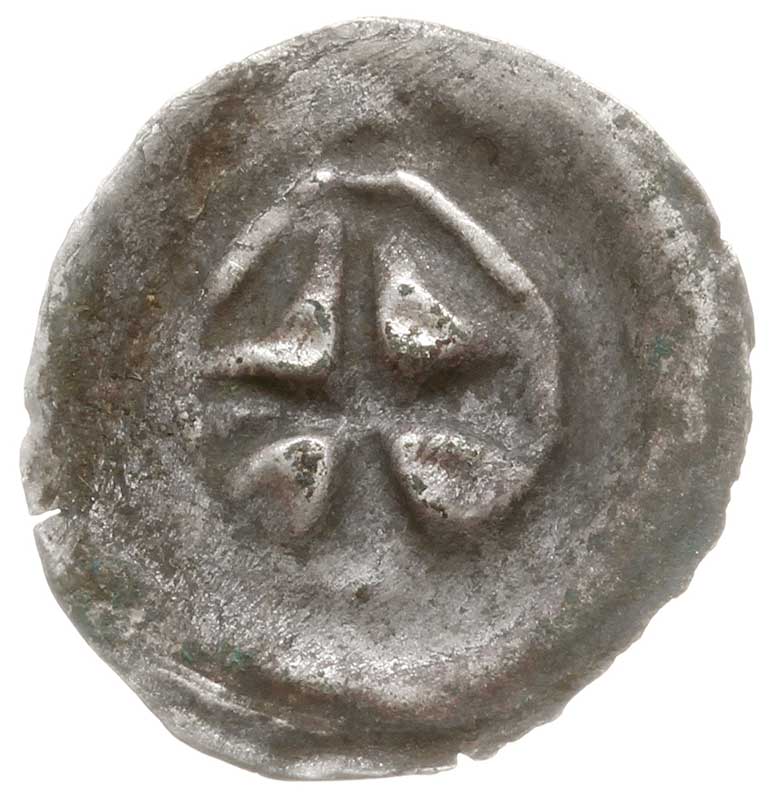 brakteat guziczkowy, koniec XIII w., Przekrzyżowana strzała z rozszczepioną lotką, Wieleń 43, srebro 0.20 g