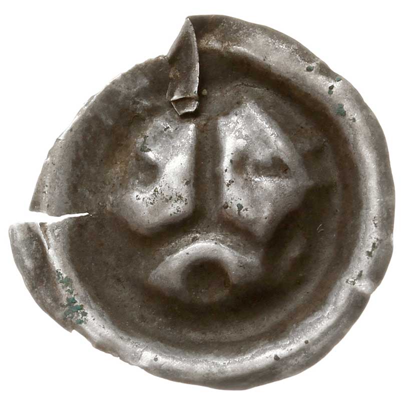 brakteat guziczkowy, XIII/XIV w., Strzała na szerokiej krokwi o poszerzonych podstawach, u dołu kulka