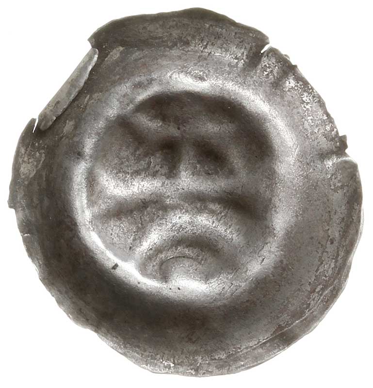 brakteat guziczkowy, XIII/XIV w., Pole podzielone masywną belką, na niej krzyż kawalerski, pod nią łuk lub półksiężyc, w łuku kulka