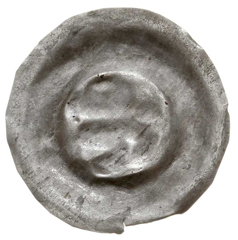 brakteat guziczkowy, Hełm w lewo, na nim orzeł, Fbg 597, srebro 0.14 g, typ ten nie jest znany z żadnego skarbu