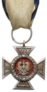 Srebrny Krzyż za Dzielność i Odwagę, nadany przed 1933 rokiem, na stronie odwrotnej numer 17, biały metal srebrzony 35.5 x 35.5 mm, emalia, wstążka