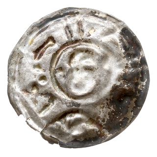 brakteat 1. poł. XIII w., Głowa w obwódce, imitacja napisu w otoku, srebro 0.13 g, Fbg 69, plamiasta patyna