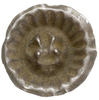 Dymin, brakteat XIII-XIV w., Lilia heraldyczna, promieniste linie poza wałem otokowym, srebro 0.43 g, Dbg-P. 108, Kop. 4751