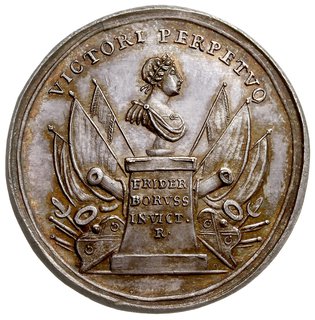 Fryderyk II Wielki, medal autorstwa Kittla wybity z okazji zwycięstwa Prusaków w bitwie pod Chociebużem w 1742 r., Aw: Popiersie Fryderyka II na postumencie, z tyłu panoplia, napis wokół VICTORI PERPETVO, a na postumencie FRIDER BORVSS INVICT R, Rw: Scena bitwy i napis w odcinku VICTORIA AD CHOTTISITZ D.17 MAII 1742, srebro 12.75 g, 34 mm, F.u.S. 4257, zbiór Henckel 1462, rysy w tle, patyna wyśmienity stan zachowania