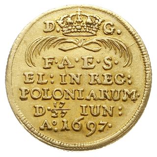 dukat koronacyjny 1697, Drezno, Aw: Król na koniu, Rw: Korona, po bokach litery D-G, poniżej napisy, złoto 3.43 g, Kahnt 241, Merseb. 389, Fr. 2827, lekko gięty, ale dość ładnie zachowany