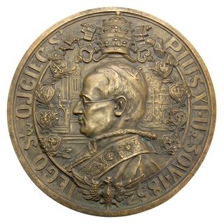 Pius XI - jednostronny medalion wydany nakładem Towarzystwa Popierania Wytwórczości Polskiej w Warszawie