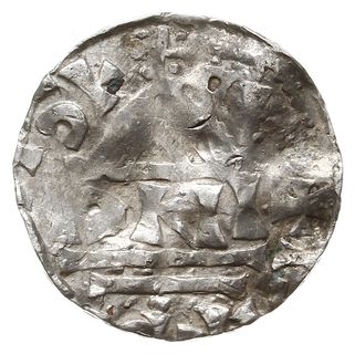 naśladownictwo denara salzburskiego Henryka IV, Aw: Kapliczka, w niej wstecznie INC, Rw: Krzyż prosty  z kółkami i klinami w kątach, srebro 1.10 g, gięty