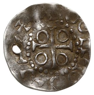 naśladownictwo denara saksońskiego Ottona III, Aw: Krzyż prosty, w kątach ODDO, wokoło pseudolegenda,  Rw: Krzyż, w kątach kółka imitujące napis ODDO, wokoło pseudolegenda, wzorowane na awersie Dbg 1167,  srebro 19 mm, 1.52 g, gięty i przedziurawiony