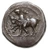 drachma 450-400, Aw: Młodzieniec ujarzmiający byka kroczącego w lewo, poniżej TO, Rw: W kwadracie ..