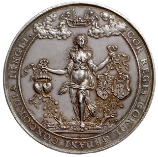 medal autorstwa J. Höhna wybity z okazji przybycia króla Jana Kazimierza do Gdańska w 1653 roku, Aw: Panorama Gdańska w oddali widoczne morze z żeglującymi statkami, nad nią orzeł z rozpostartymi skrzydłami w koronie, w odcinku napis NUMINIS AQUILAE GEDANUM MUNIMINE TUTUM którego duże litery tworzą datę /chronograf/, Rw: Kobieta trzymająca w prawej ręce dwa serca zawieszone na taśmie, w lewej dwie tarcze z herbami Polski i Gdańska, w otoku napis COR REGIS CORDI GEDANI CONCORDIA IUNGIT, srebro 64 mm, 73.64 g, H-Cz. 2034 (R3), Racz. 135, na rewersie niewielkie rysy w tle, patyna