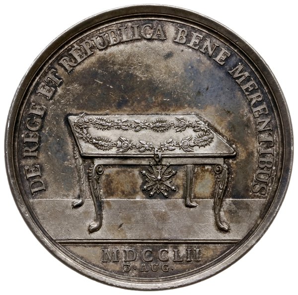 medal sygnowany Wermuth wybity w 1752 r. z okazji święta Orderu Orła Białego, Aw: Popiersie króla Augusta III w ozdobnej zbroi i napis AUGUSTUS III REX POLONIARUM, Rw: Insygnia Orderu leżące na stole i napisy DE REGE ET REPUBLICA BENE MERENTIBUS, w odcinku MDCCLII 3 AUG, srebro 53 mm, 58,20 g., H-Cz.2792 (R1), bardzo ładny i rzadki, patyna