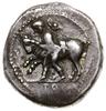 Drachma, IV w. pne; Aw: Młodzieniec ujarzmiający byka kroczącego w lewo, poniżej TO; Rw: W kwadrac..