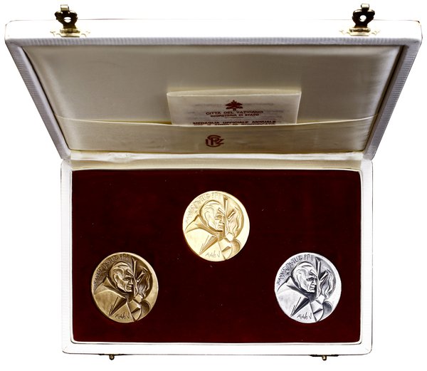 Zestaw medali rocznicowych wybitych z okazji piątego roku urzędowania Jana Pawła II i 65. rocznicy  objawień fatimskich, 1983, projektu Ernsta Gunthera Hansinga, Rzym