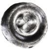 Brakteat, XIII–XIV w.; Czteropłatkowa rozeta, płatki przedzielone prostymi liniami; srebro, 14.8 m..