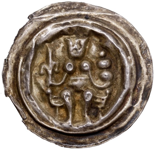 Brakteat, XIII w.; Ukoronowana postać, siedząca 