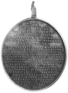 owalny medal pątniczy z uchem, koniec XVIII wieku, Aw: Madonna z Dzieciątkiem i napisy, Rw: Napis w 25wierszach, mosiądz 57,0 x 42,0 mm, 26,94 g.