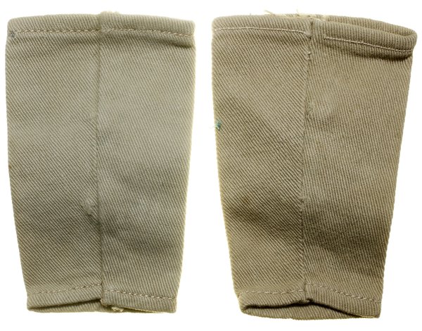 Zestaw 2 podkładek z oznaką Poland oraz oznaką honorową 8. Armii Brytyjskiej (tzw. tarcza krzyżowców) i 2 pochewek na naramiennik ze stopniem porucznika