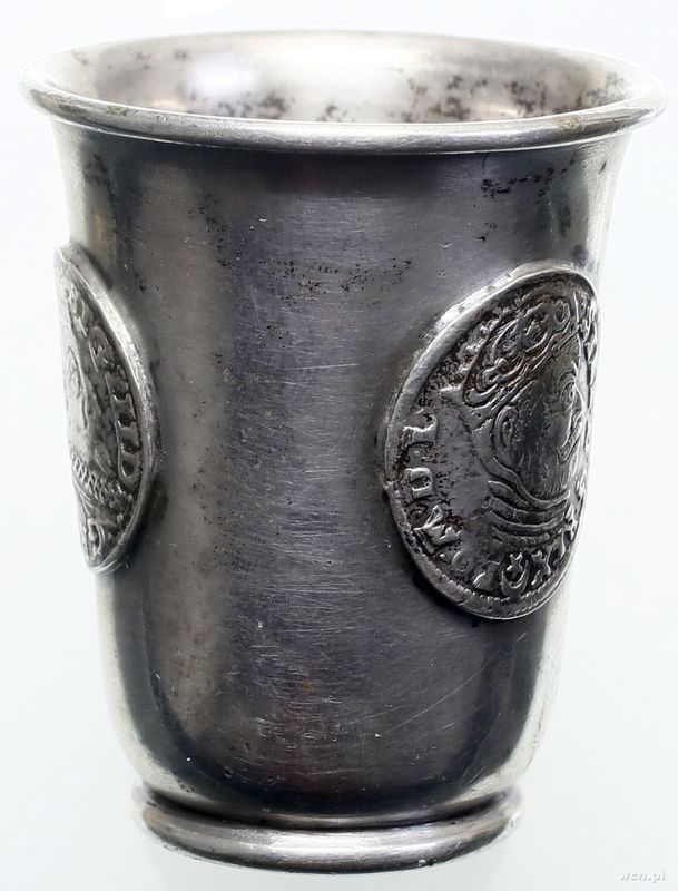 Polska, kielich srebrny z monetami