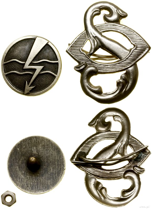 Polska, w skład zestawu wchodzi:
1) oznaka łączności (od 1960),
2) oznaka szkoły p..