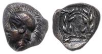 hemiobol IV-III w pne, Aw: Głowa Ateny w hełmie 