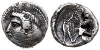 drachma ok. 390-350 pne, Aw: Głowa Apollina w le