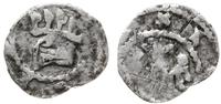 denar po 1320, Aw: Hełm z pięcioma piórami w pió