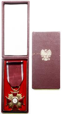 Polska, Złoty Krzyż Zasługi, 1952–1989