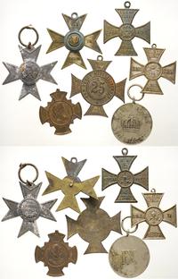Zestaw 7 krzyży i medali za Zasługi, brąz, biały