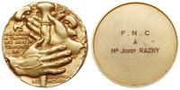 Medal Pamiątkowy, na stronie awersie dwie dłonie