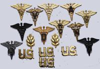 metalowe odznaki korpusu medycznego Sił Zbrojnyc