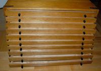 Polska, Drewniana szafka numizmatyczna z 10 szufladkami.Każda szufladka ma moźliwo..